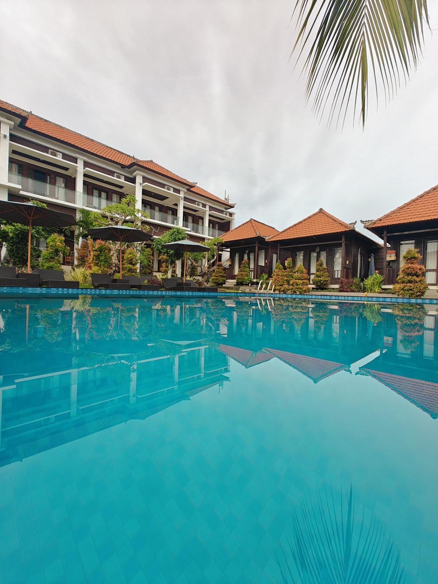 Nusa Sedayu Hotel By Ocean View Batununggul Exterior photo